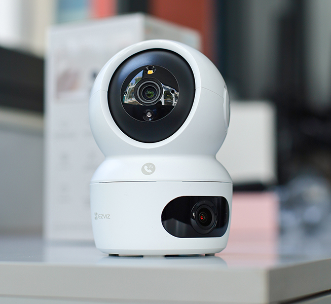 Camera Wifi EZVIZ H7c 8MP 4K ngoài trời, chống nước IP67, hỗ trợ AI nhận diện người, tầm nhìn ban đêm 30m.